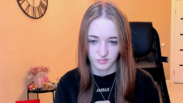 KateKayer online show from November 5, 2025, 10:48 am