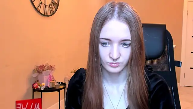 KateKayer online show from November 10, 2025, 11:20 am