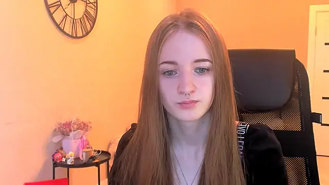 KateKayer online show from November 14, 2025, 10:25 am