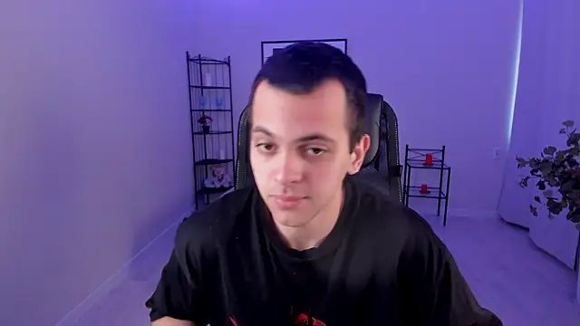 Snapshot of Guido_Grossi chatting on March 22, 2025, 5:49 am Guido Grossi online show from March 22, 2025, 5:49 am