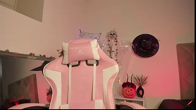 Paprika  online show from October 7, 2025, 6:27 pm