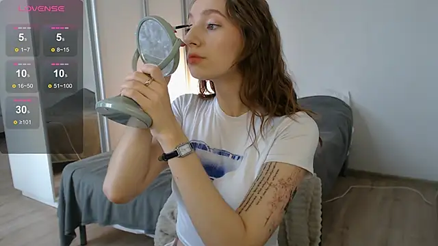 DreamHale  online show from December 18, 2025, 11:49 am