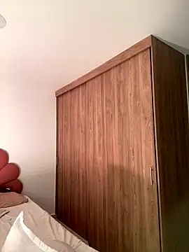 Snapshot of alissradiante1 chatting on October 9, 2025, 12:19 am alissradiante1 online show from October 9, 2025, 12:19 am