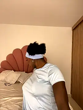 Snapshot of alissradiante1 chatting on October 10, 2025, 11:04 pm alissradiante1 online show from October 10, 2025, 11:04 pm