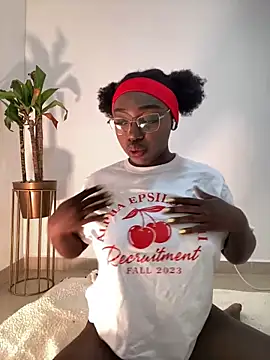 Snapshot of alissradiante1 chatting on October 18, 2025, 2:36 am alissradiante1 online show from October 18, 2025, 2:36 am