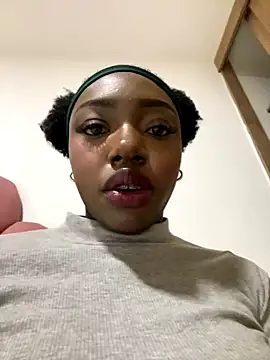 Snapshot of alissradiante1 chatting on October 29, 2025, 1:41 am alissradiante1 online show from October 29, 2025, 1:41 am