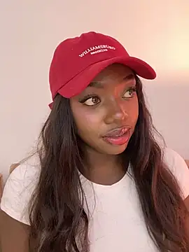 Snapshot of alissradiante1 chatting on November 30, 2025, 3:54 am alissradiante1 online show from November 30, 2025, 3:54 am