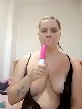 Snapshot of JessicaItalia chatting on October 5, 2025, 9:18 am JessicaItalia online show from October 5, 2025, 9:18 am