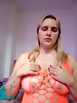 Snapshot of JessicaItalia chatting on October 20, 2025, 12:05 pm JessicaItalia online show from October 20, 2025, 12:05 pm