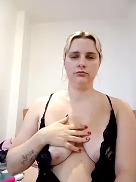 Snapshot of JessicaItalia chatting on November 8, 2025, 10:26 am JessicaItalia online show from November 8, 2025, 10:26 am