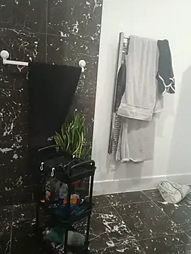 CloudyMuscleBeefy online show from November 8, 2025, 11:43 am