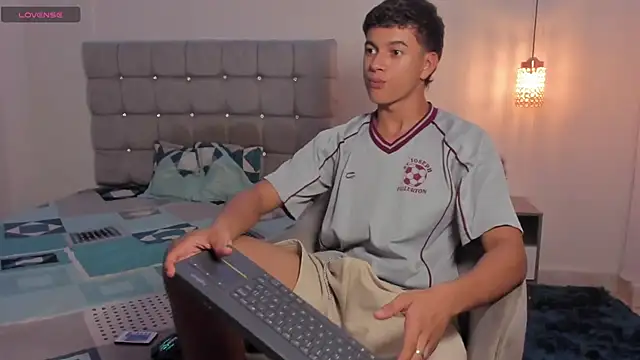 Santy Stump online show from November 13, 2025, 9:03 pm