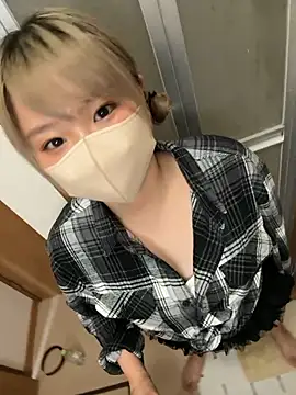 Snapshot of awabi_awb chatting on October 1, 2025, 1:06 pm awabi awb online show from October 1, 2025, 1:06 pm