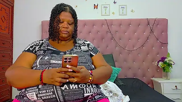 Exoticbigmandy online show from October 7, 2025, 9:01 pm