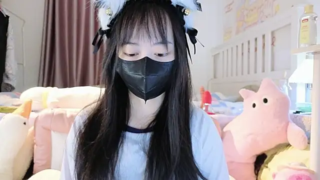 Snapshot of love-uiui chatting on October 12, 2025, 2:38 pm love-uiui online show from October 12, 2025, 2:38 pm