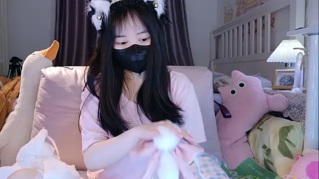 Snapshot of love-uiui chatting on October 27, 2025, 4:44 pm love-uiui online show from October 27, 2025, 4:44 pm