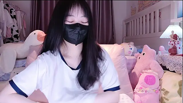 Snapshot of love-uiui chatting on November 17, 2025, 2:12 pm love-uiui online show from November 17, 2025, 2:12 pm