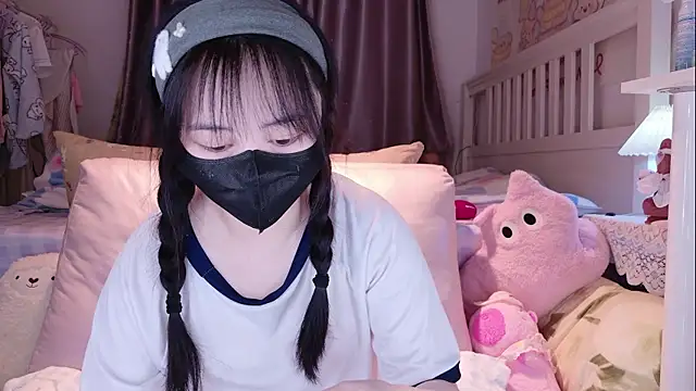 love-uiui online show from November 23, 2025, 4:18 pm