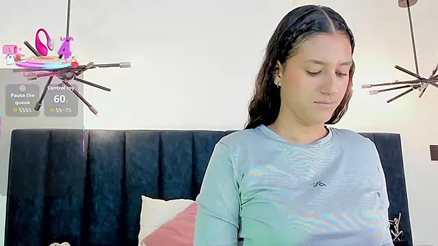 niia7 online show from October 2, 2025, 7:43 pm