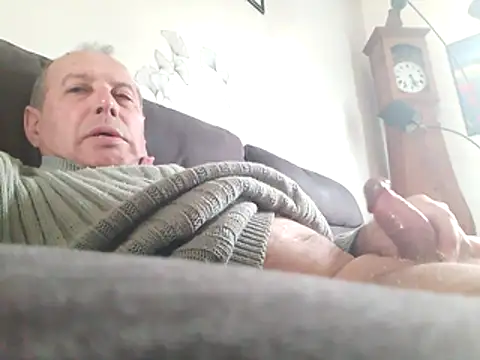 Snapshot of Vince072 chatting on November 6, 2025, 12:06 pm Vince072 online show from November 6, 2025, 12:06 pm