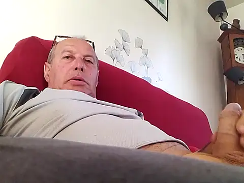 Vince072 online show from June 14, 2026, 7:43 am