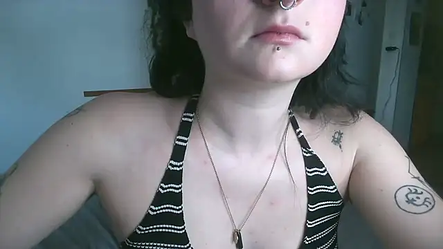 Snapshot of Violett3333 chatting on October 23, 2025, 3:44 pm Violett3333 online show from October 23, 2025, 3:44 pm