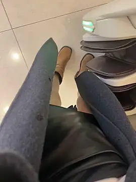 xiaoyuan01 online show from October 20, 2025, 2:23 am