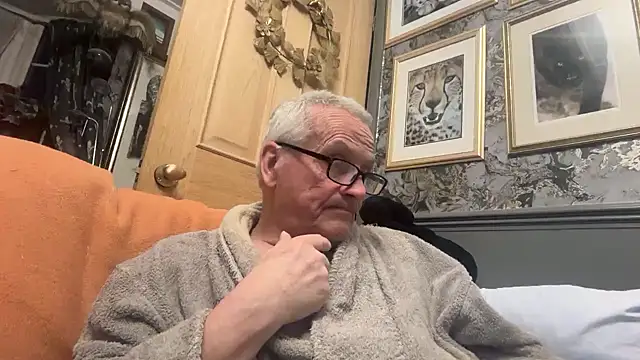 poggles online show from April 12, 2026, 7:52 pm