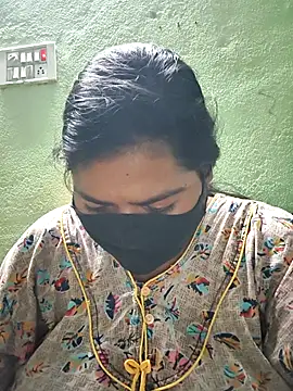 Snapshot of Liyaa_24 chatting on February 5, 2026, 12:15 am Liyaa 24 online show from February 5, 2026, 12:15 am