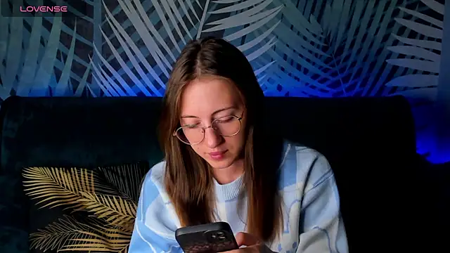 Snapshot of ChristyCrayme chatting on October 3, 2025, 10:18 pm ChristyCrayme online show from October 3, 2025, 10:18 pm