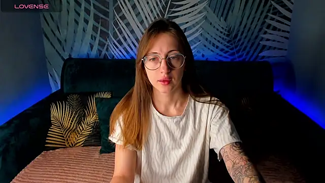 Snapshot of ChristyCrayme chatting on November 14, 2025, 10:18 pm ChristyCrayme online show from November 14, 2025, 10:18 pm