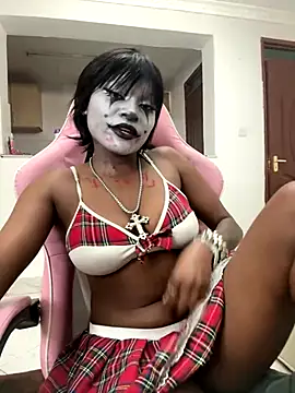 Snapshot of Lil-shawrie chatting on October 4, 2025, 4:43 am Lil-shawrie online show from October 4, 2025, 4:43 am