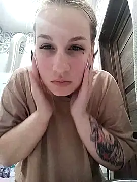 HoneyNelly online show from October 7, 2025, 7:55 pm