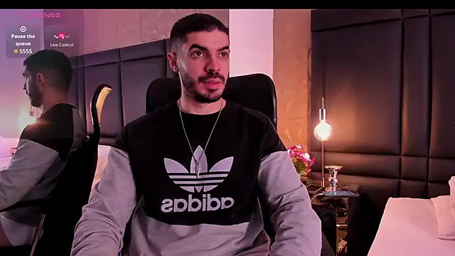 AxelThompson  online show from September 10, 2025, 11:32 am