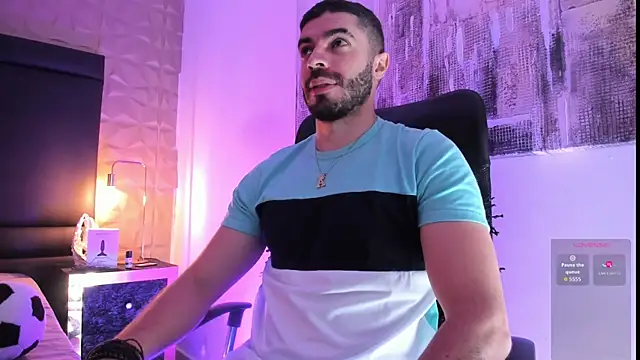 AxelThompson  online show from September 19, 2025, 11:11 am