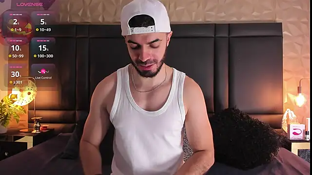 AxelThompson  online show from October 13, 2025, 11:21 am