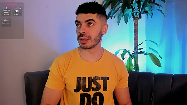 AxelThompson  online show from December 14, 2025, 11:15 am