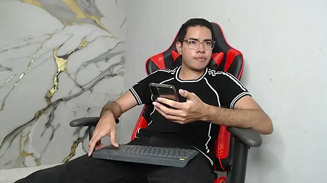 Snapshot of JulianSaintt chatting on March 3, 2026, 7:53 pm JulianSaintt online show from March 3, 2026, 7:53 pm