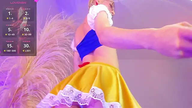 liiamluna  online show from October 31, 2025, 9:32 am