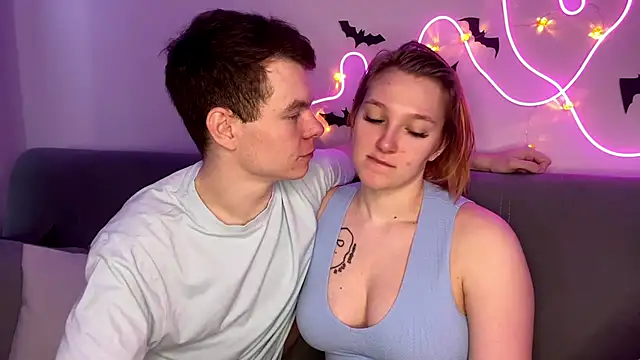 julielourens online show from October 24, 2025, 9:17 am