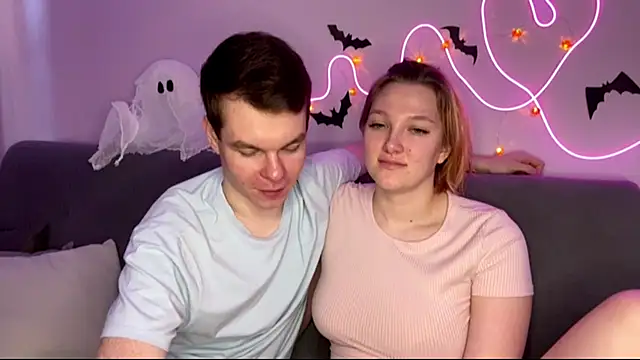 julielourens online show from October 27, 2025, 8:18 am