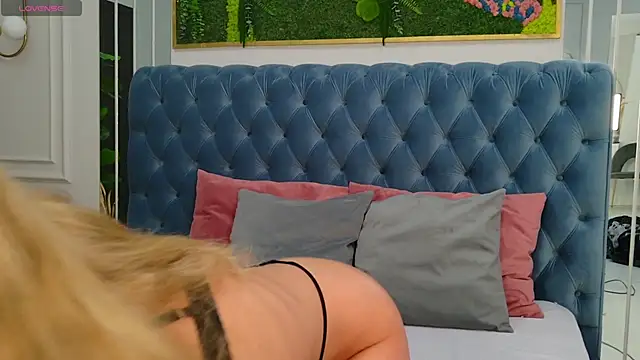 SiennaPierce online show from December 15, 2025, 5:12 am