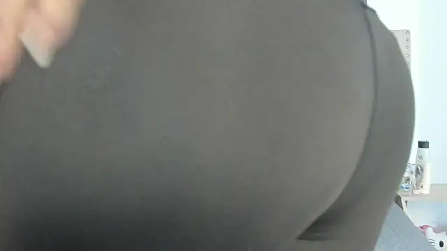 VeronicaBrun online show from October 6, 2025, 9:34 pm