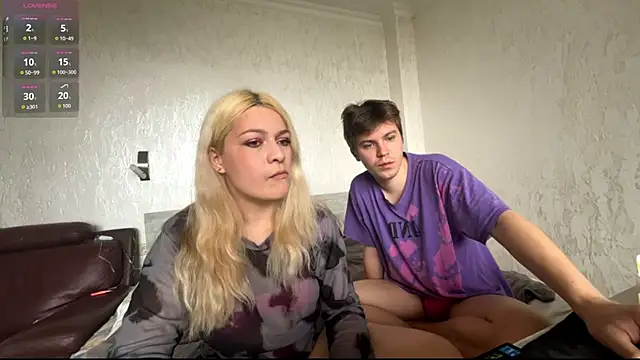 Hikki  online show from November 10, 2025, 12:04 pm