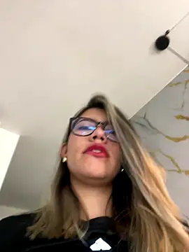 sara calderon online show from September 12, 2025, 1:22 pm