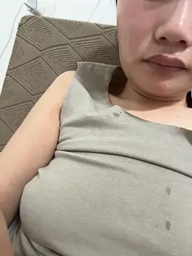 uulove521 online show from October 29, 2025, 1:13 pm