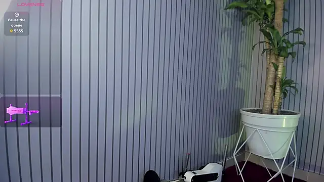 Im perla  online show from October 11, 2025, 3:06 am