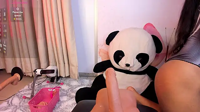 Im perla  online show from October 21, 2025, 3:07 am