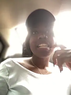 Alexia 24 online show from February 6, 2026, 6:11 pm