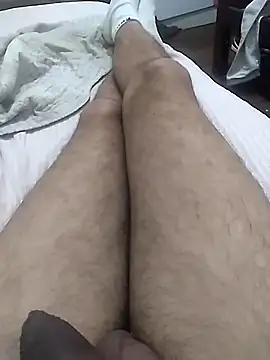 GuilhermeYuree online show from September 26, 2025, 9:13 am